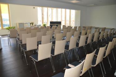 Seminarraum mit neuem Steinberg-Klavier Made in Thüringen