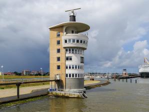 Der Radarturm als Hafenkontrollturm